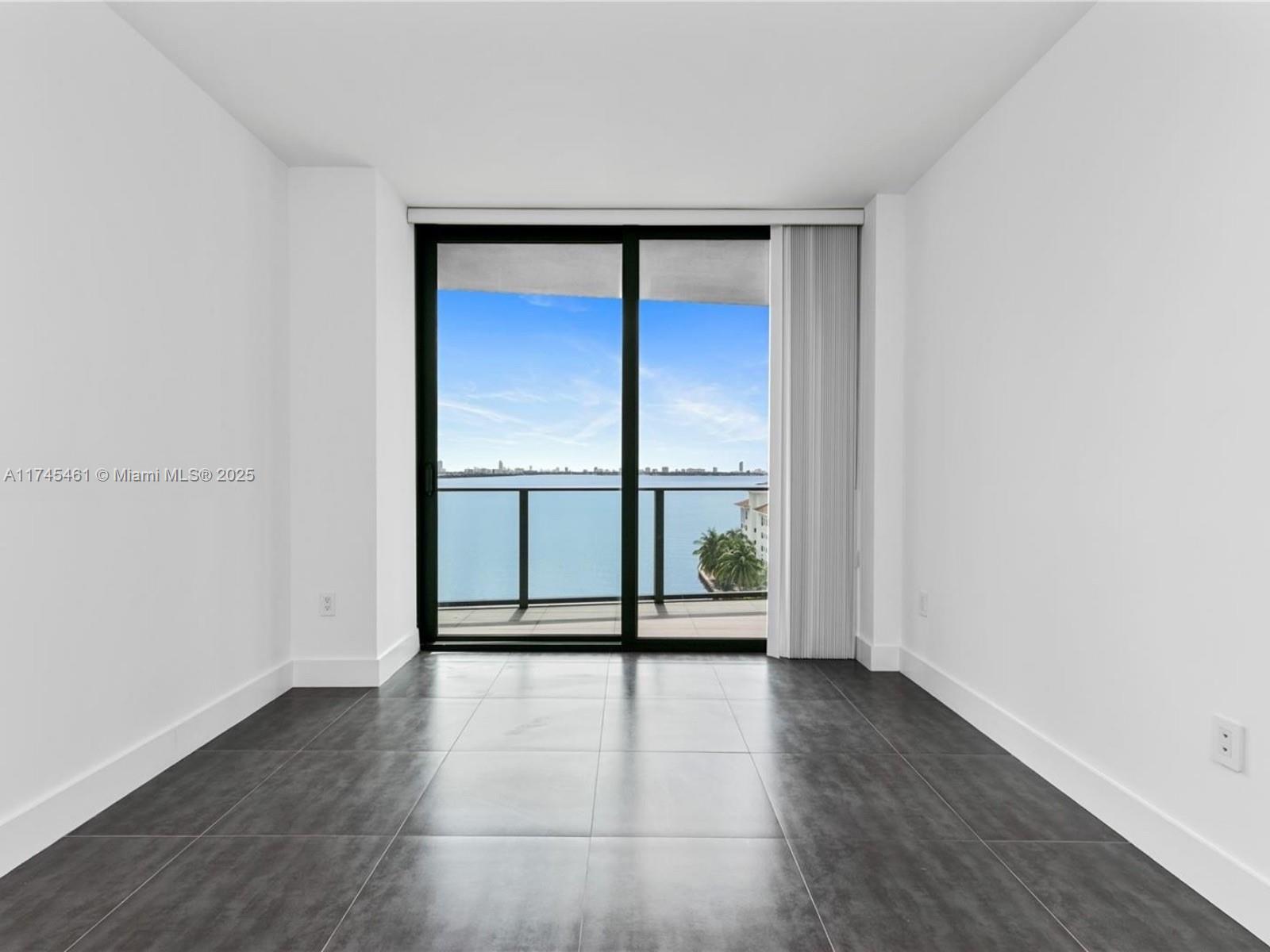 ICON BAY CONDO - Residential