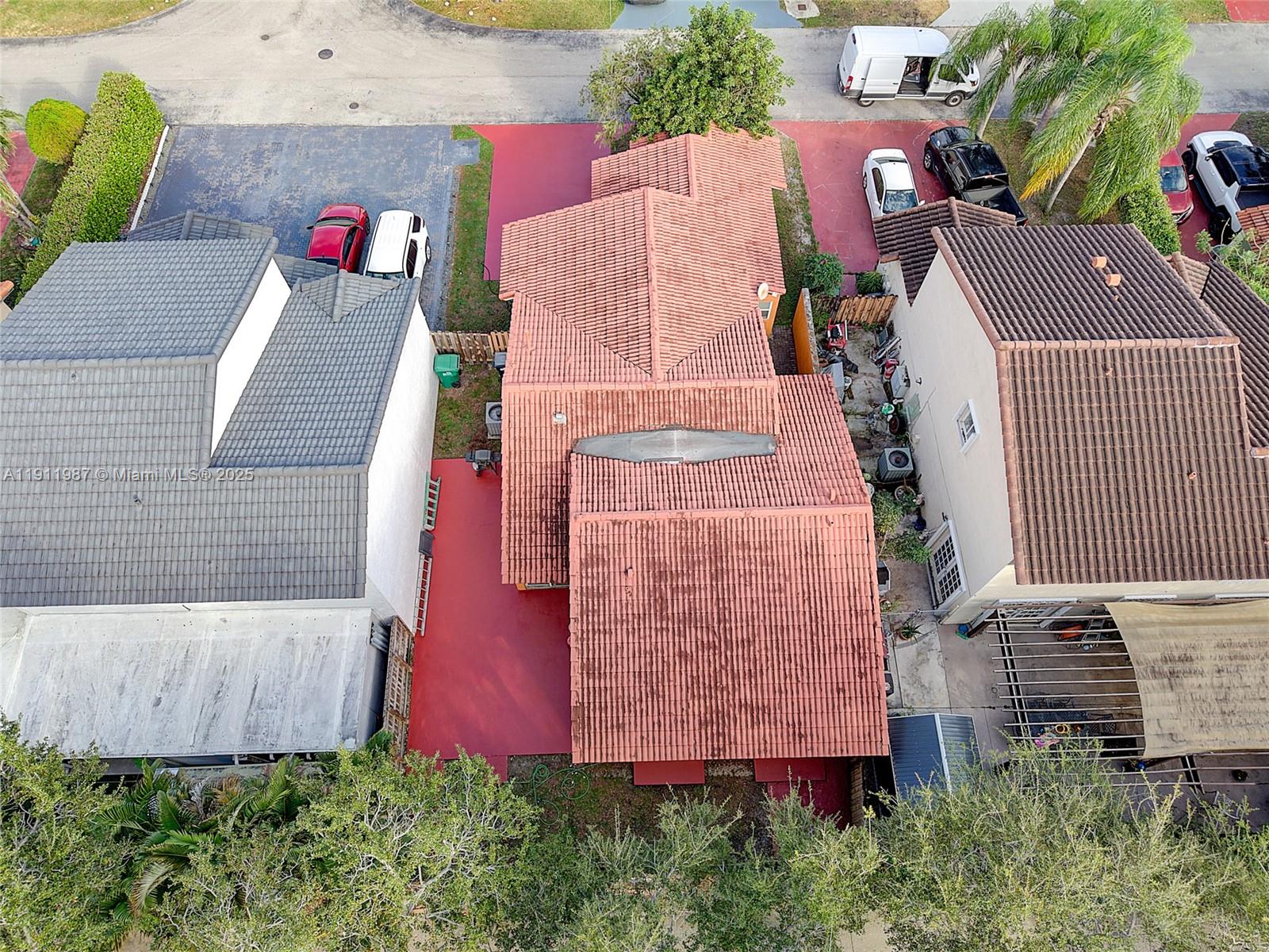 LAKESIDE AT THE HAMMOCKS - Residential