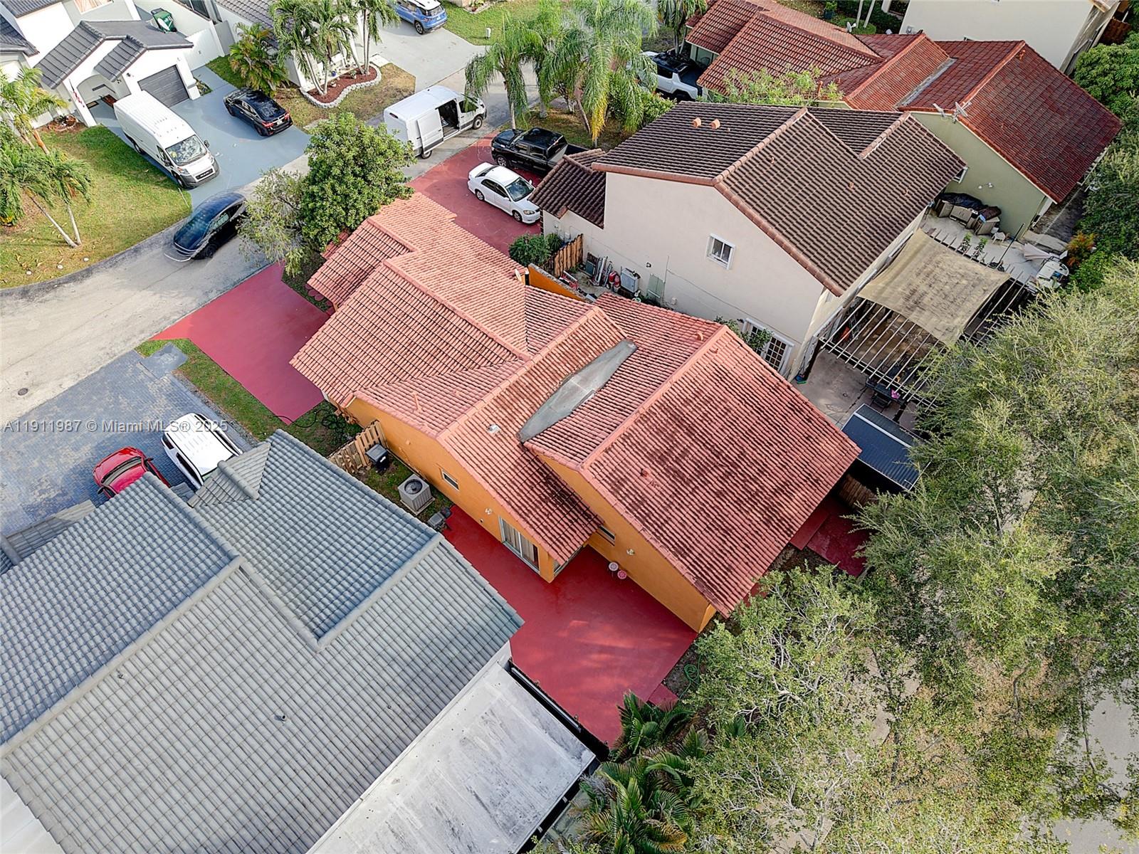 LAKESIDE AT THE HAMMOCKS - Residential