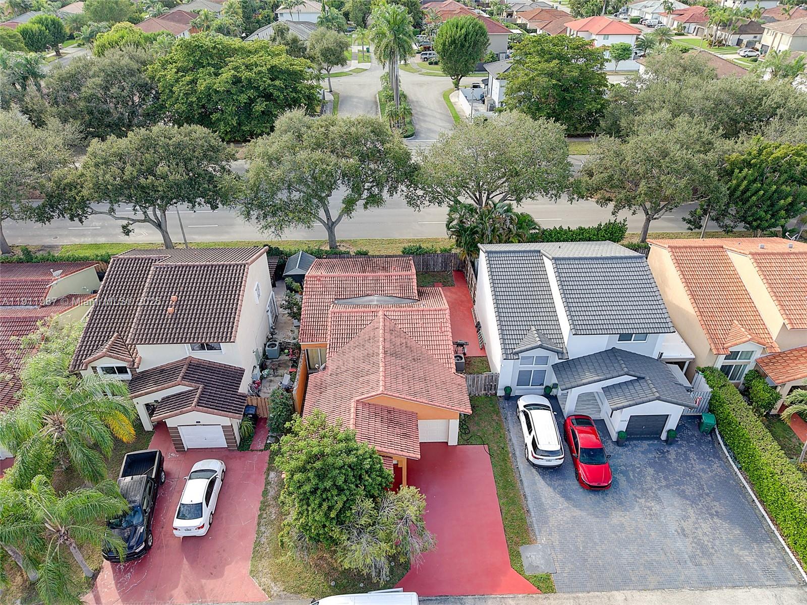 LAKESIDE AT THE HAMMOCKS - Residential