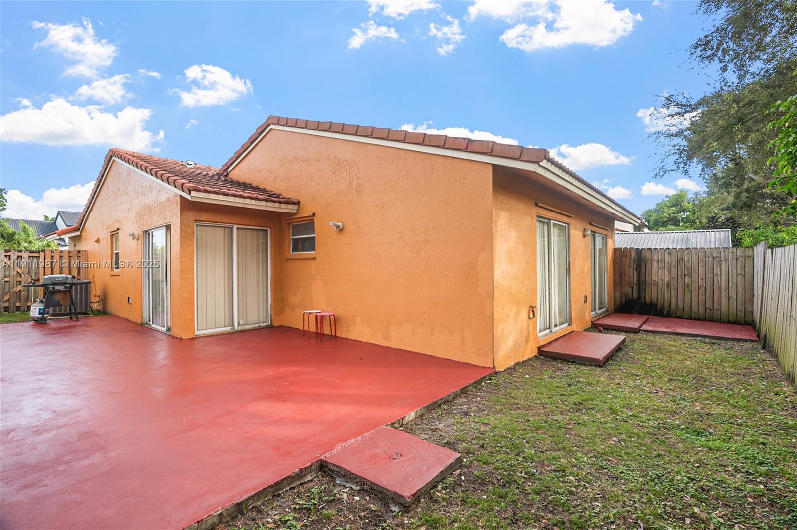 LAKESIDE AT THE HAMMOCKS - Residential