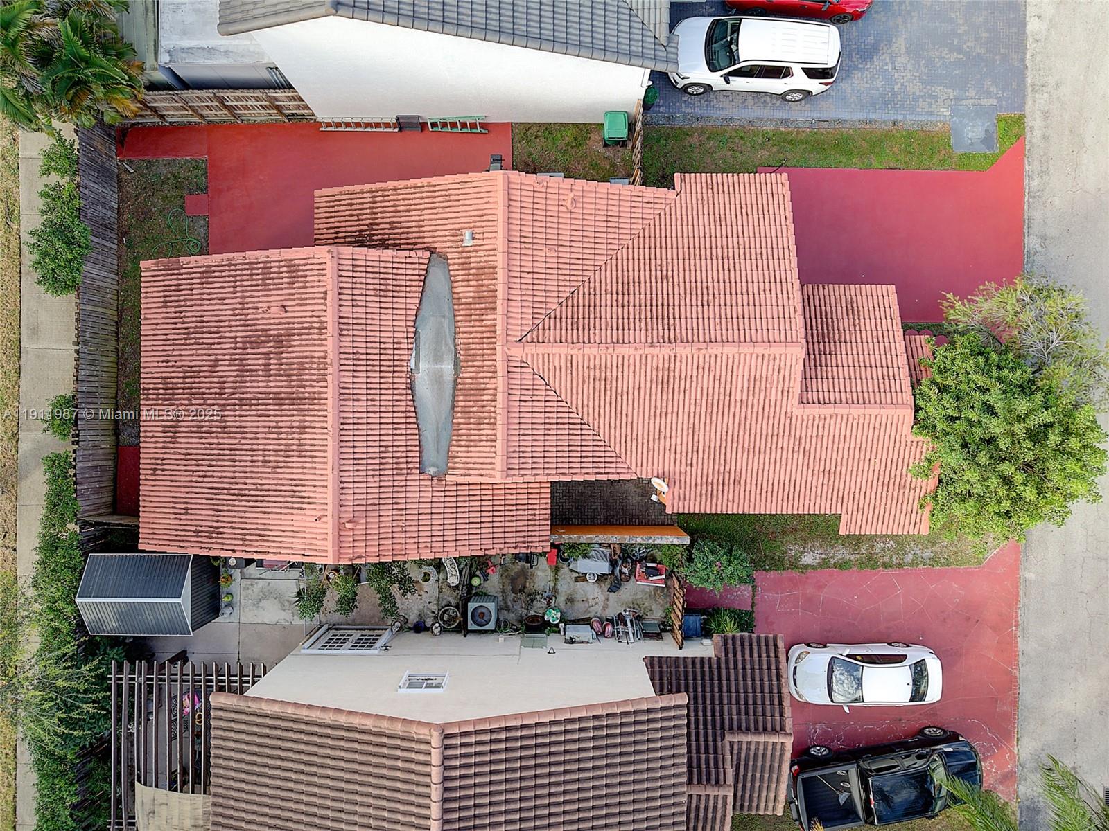 LAKESIDE AT THE HAMMOCKS - Residential