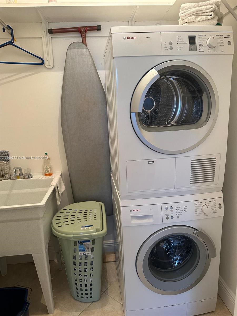 PLAZA TOWERS SOUTH CONDO - Residential Lease