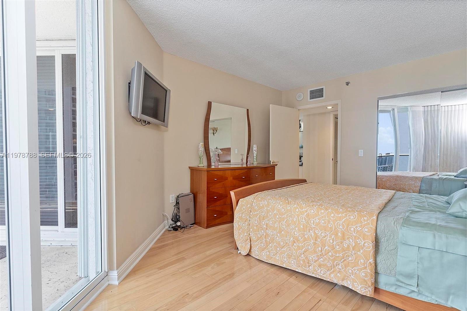 OCEANIA II CONDO - Residential