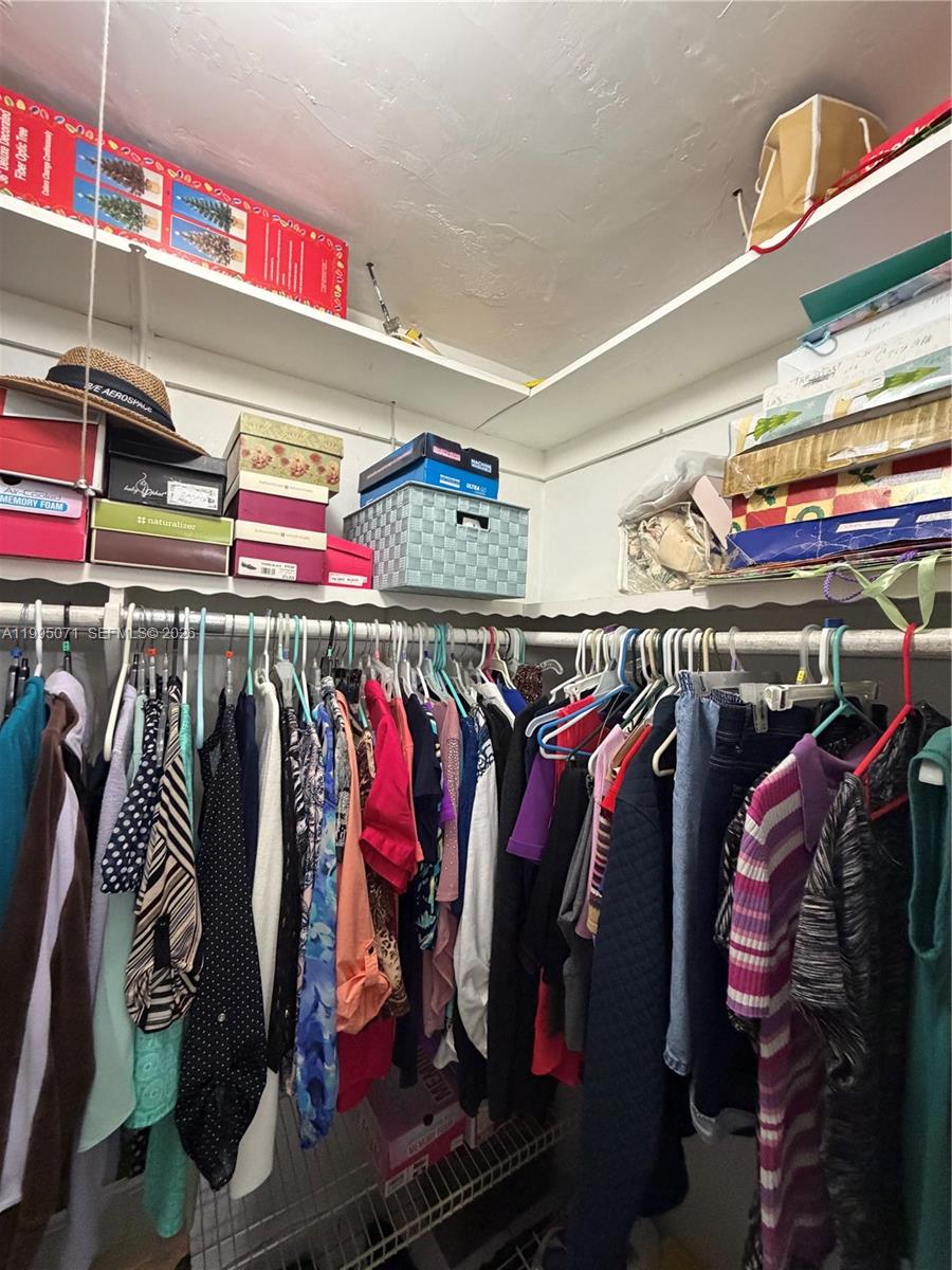 SUB OF PB 2-17 - Residential