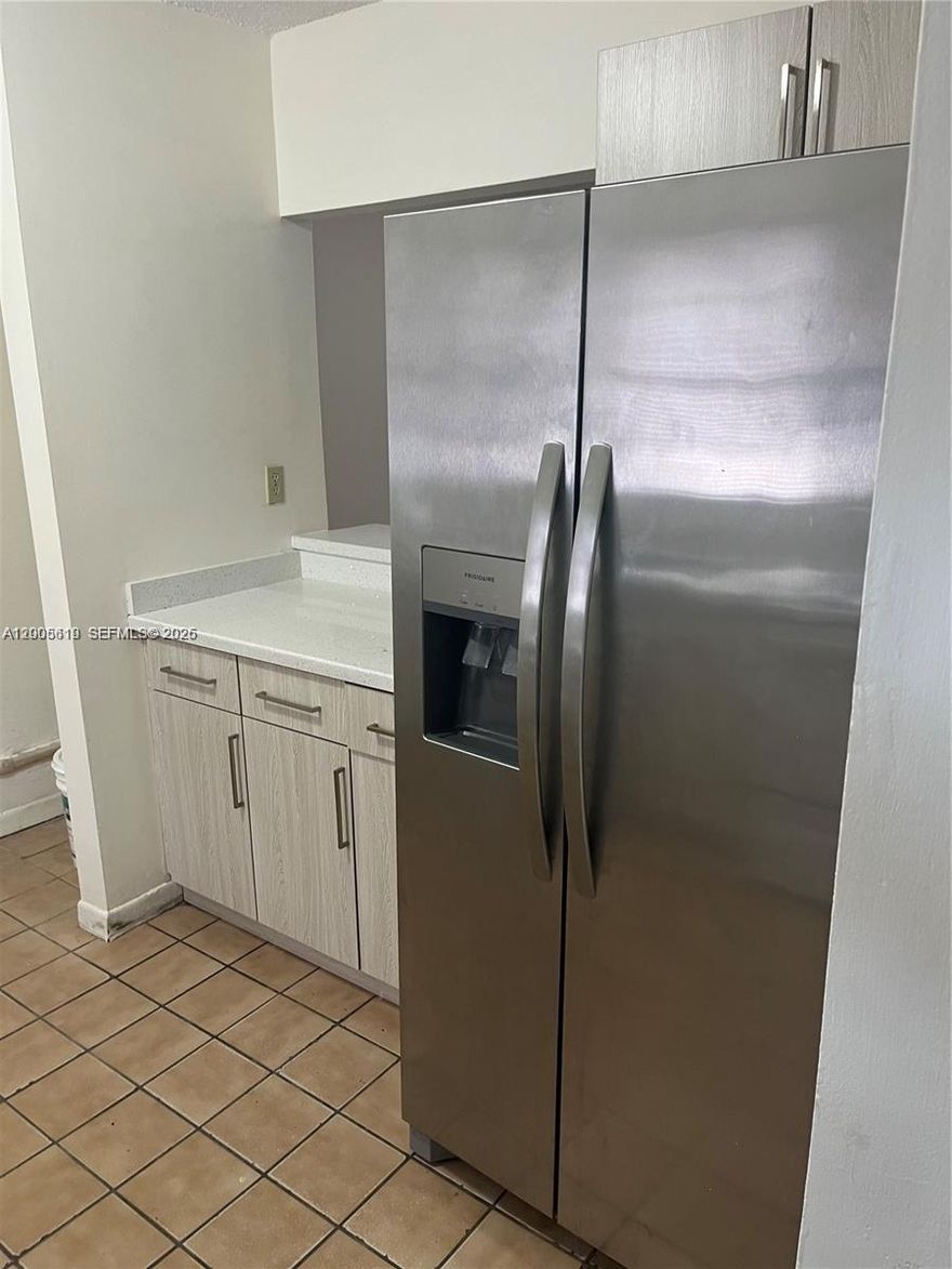 ***Beautiful first-floor corner condo featuring 2 bedrooms and 1 and 1/2 bathrooms, with a kitchen remodeled in 2024. Available for immediate move-in. Conveniently located near schools, supermarkets, hardware stores, Mount Sinai Hospital, Westland Mall, and major highways (826, I-75, and Okeechobee Road). The condo includes a washer and dryer. Ceramic tile flooring throughout. Features one assigned parking space plus ample guest parking. Quick approval process. Please schedule showings online. 
Easy to show via lockbox. Schedule your visit today! Please turn off the lights, close the door, and return the key to the lockbox before leaving. Thank you, and good luck***
