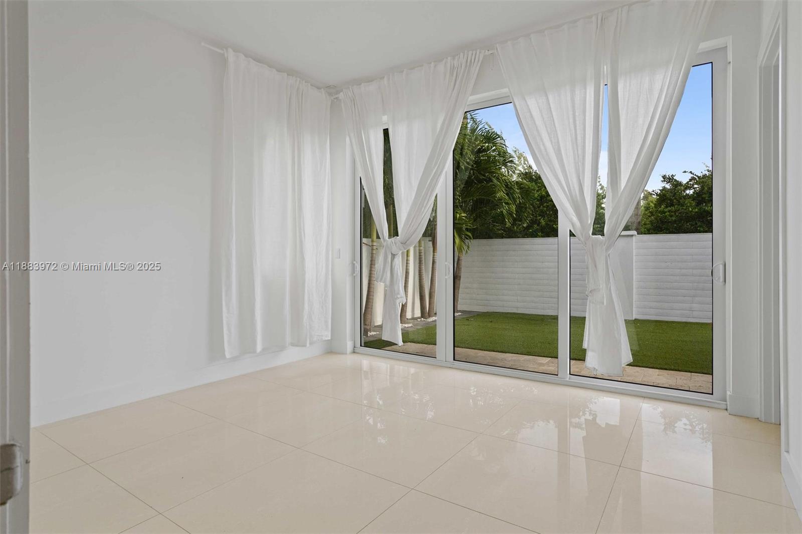 DORAL COMMONS RESIDE - Residential Lease