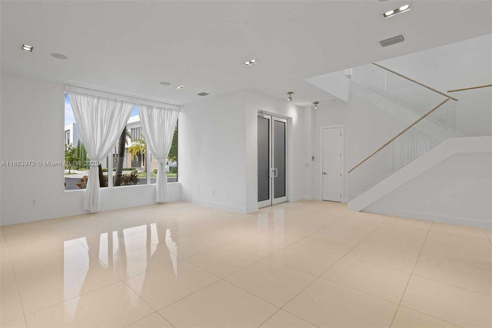 DORAL COMMONS RESIDE - Residential Lease