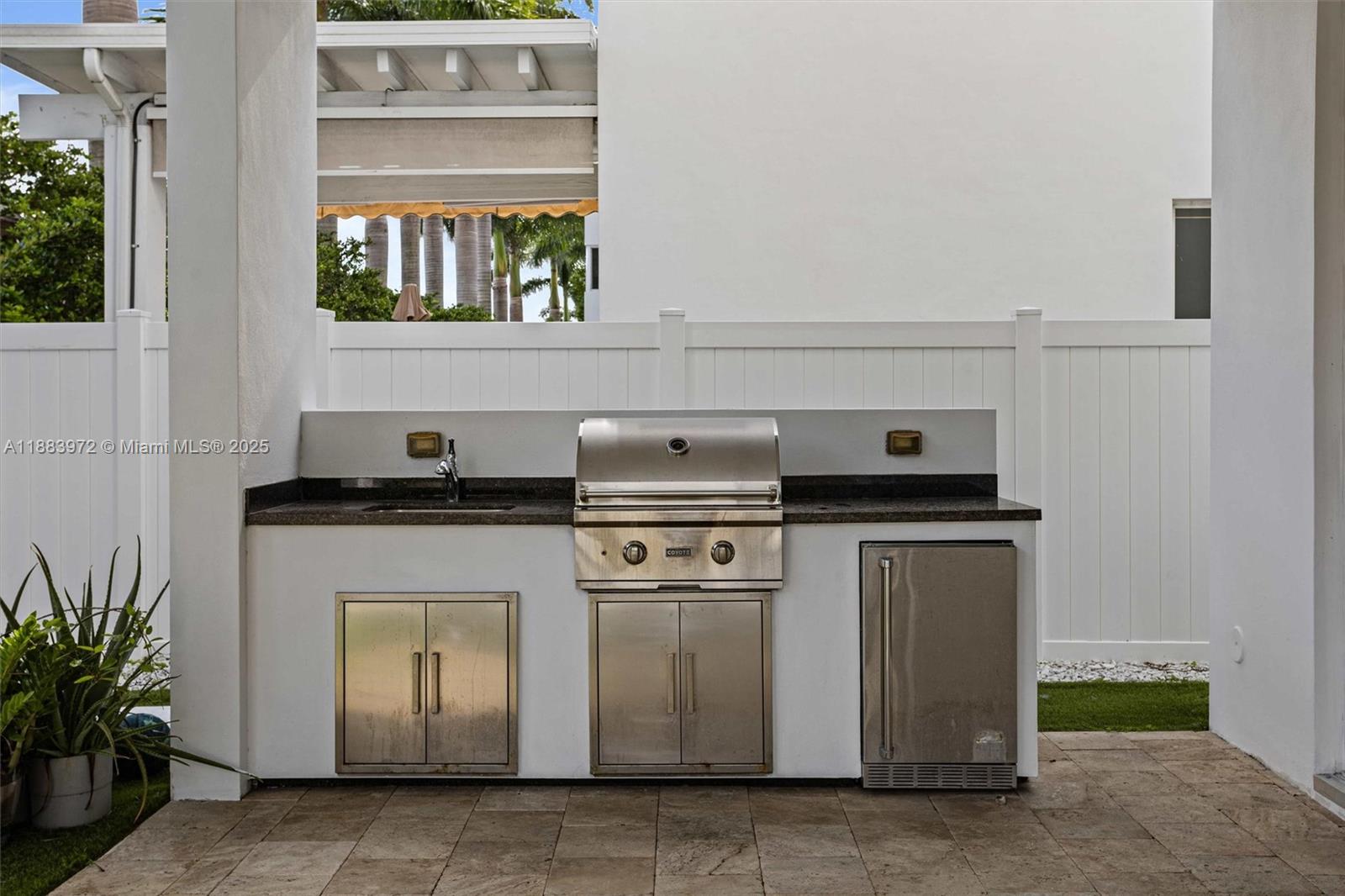 DORAL COMMONS RESIDE - Residential Lease
