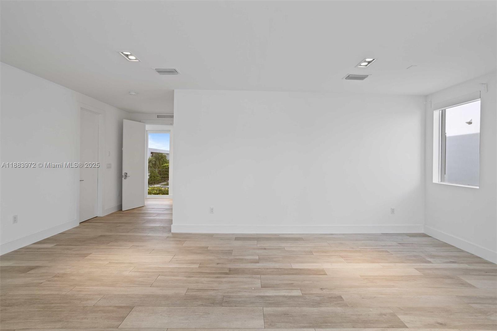 DORAL COMMONS RESIDE - Residential Lease