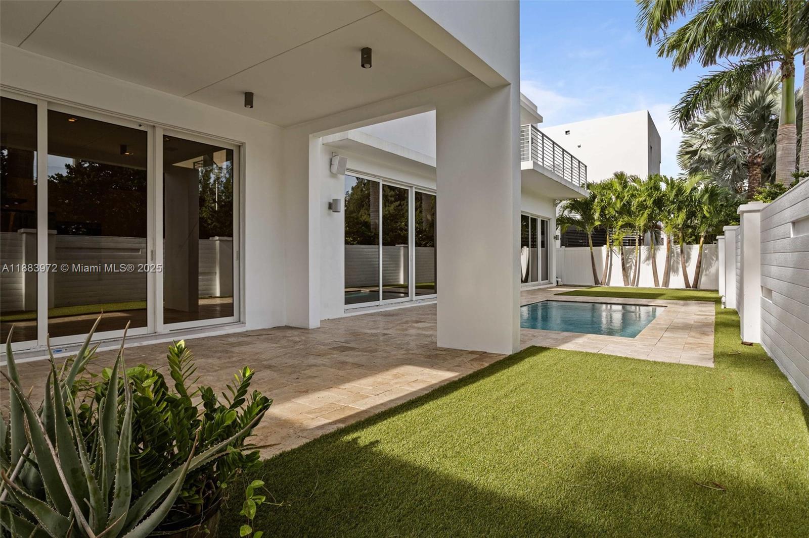 DORAL COMMONS RESIDE - Residential Lease
