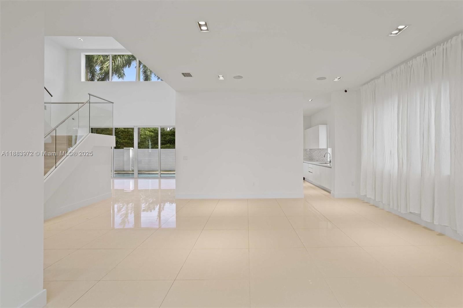DORAL COMMONS RESIDE - Residential Lease