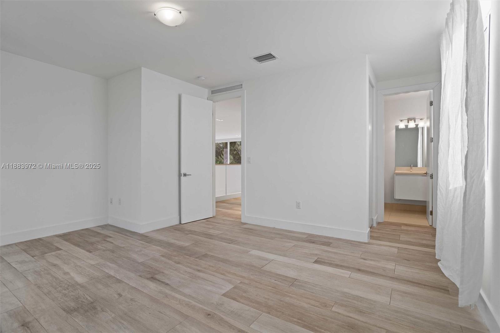 DORAL COMMONS RESIDE - Residential Lease