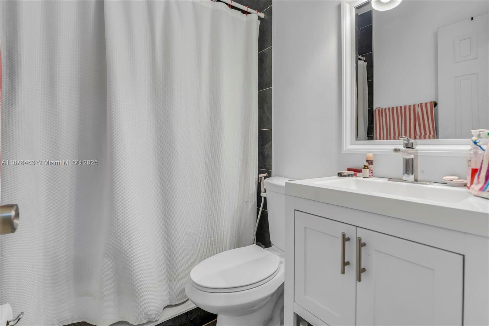 HOLLEMAN MANOR NO 2 2ND A - Residential