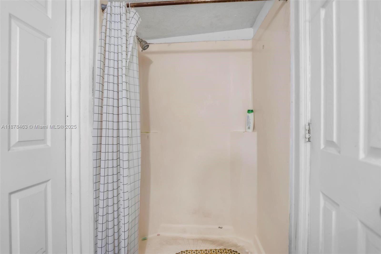 HOLLEMAN MANOR NO 2 2ND A - Residential