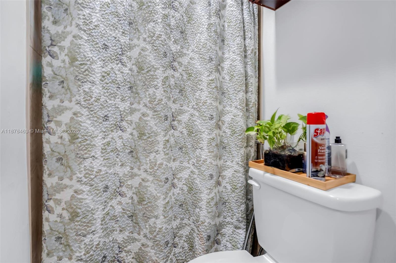 HOLLEMAN MANOR NO 2 2ND A - Residential