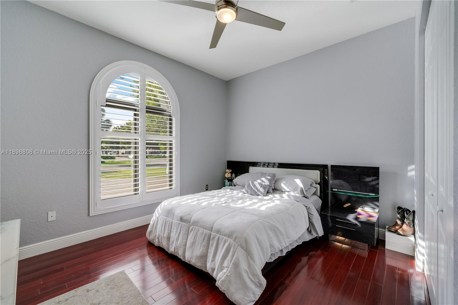 MUSTANG RANCHES - Residential