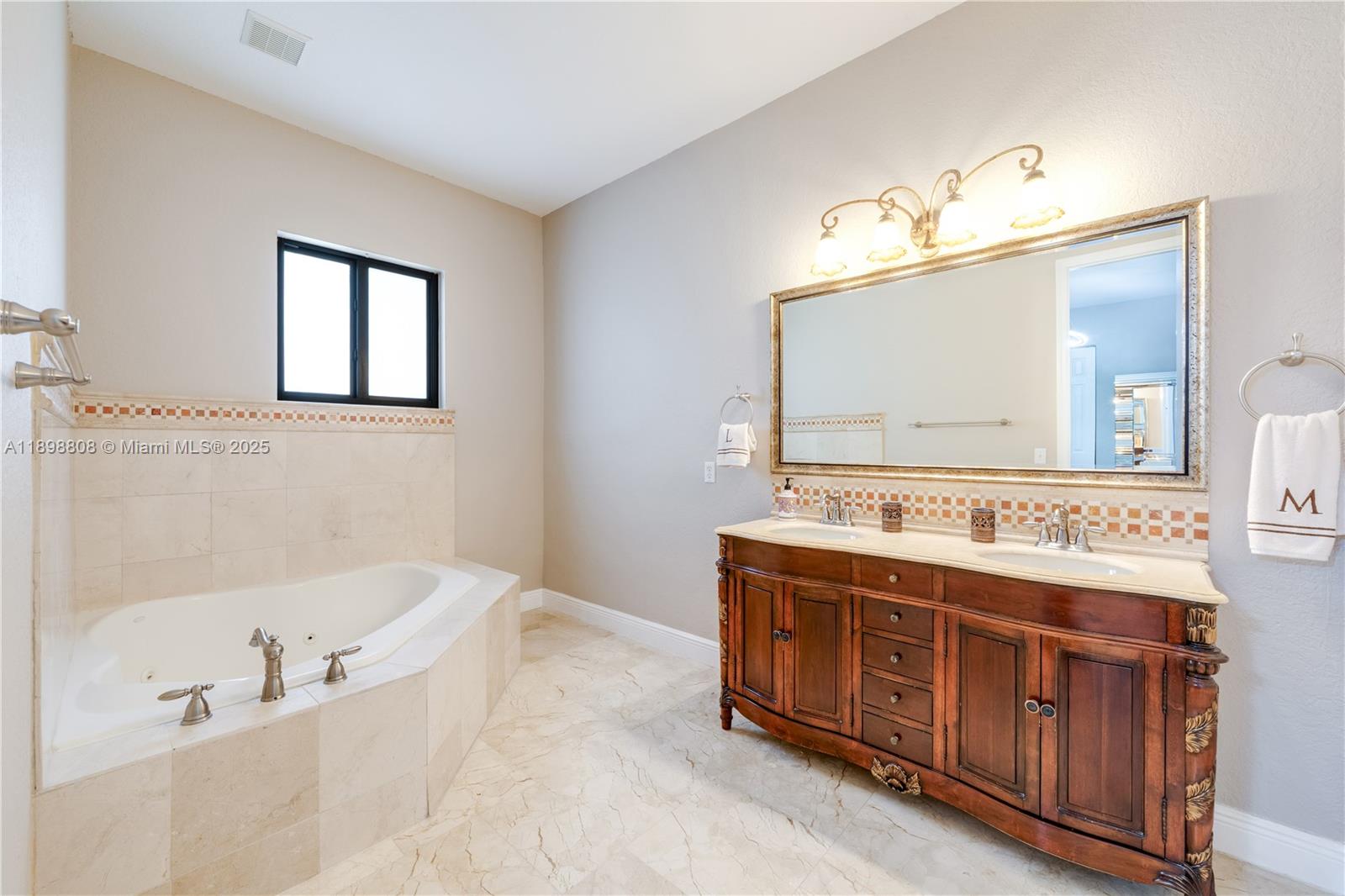 MUSTANG RANCHES - Residential