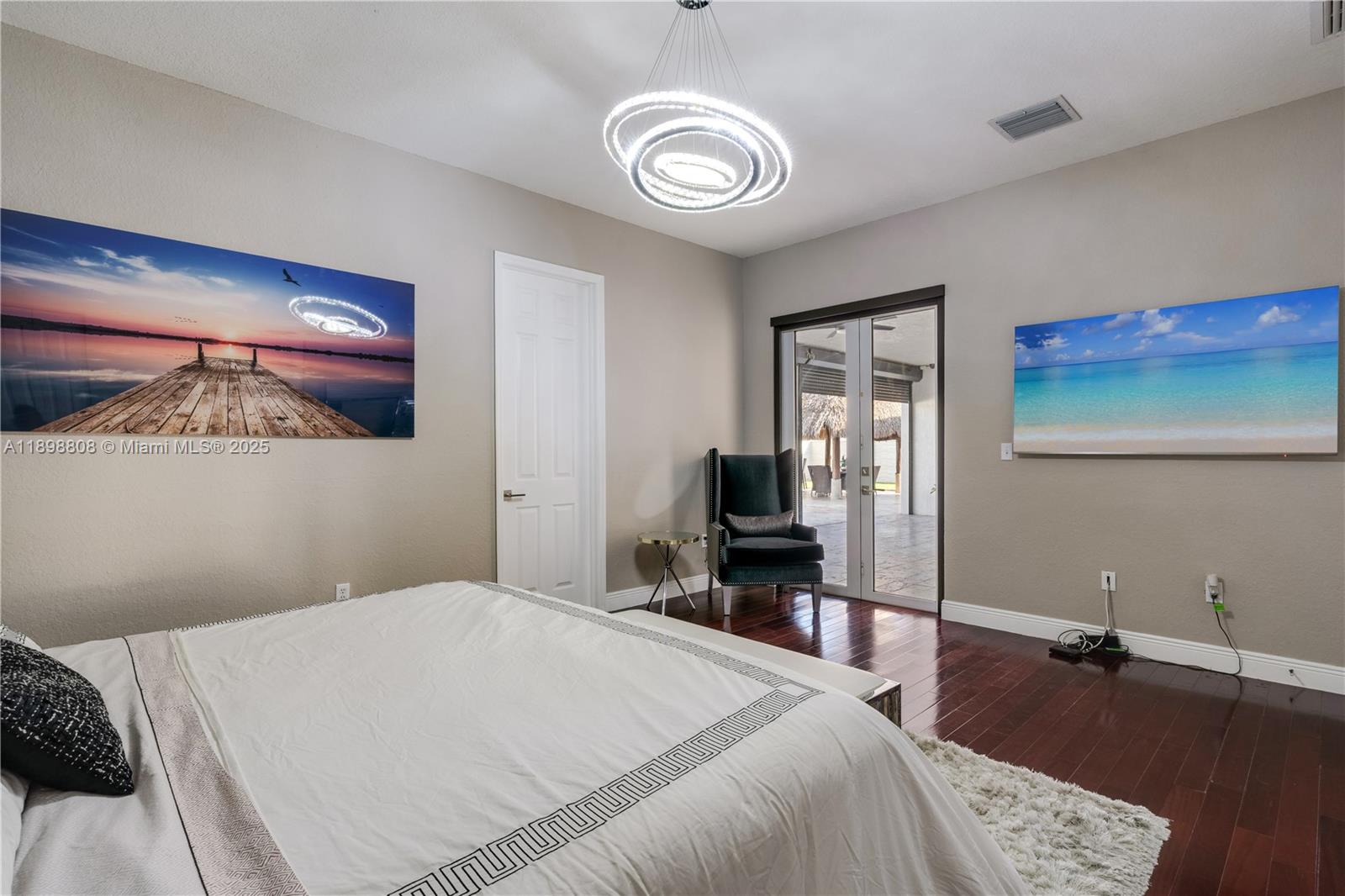 MUSTANG RANCHES - Residential