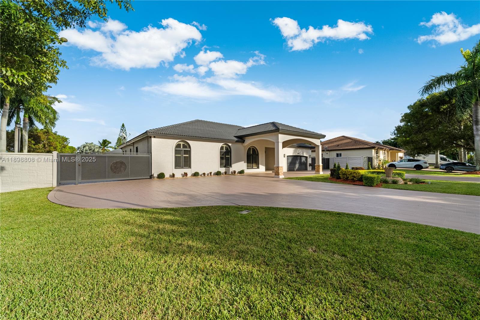 MUSTANG RANCHES - Residential