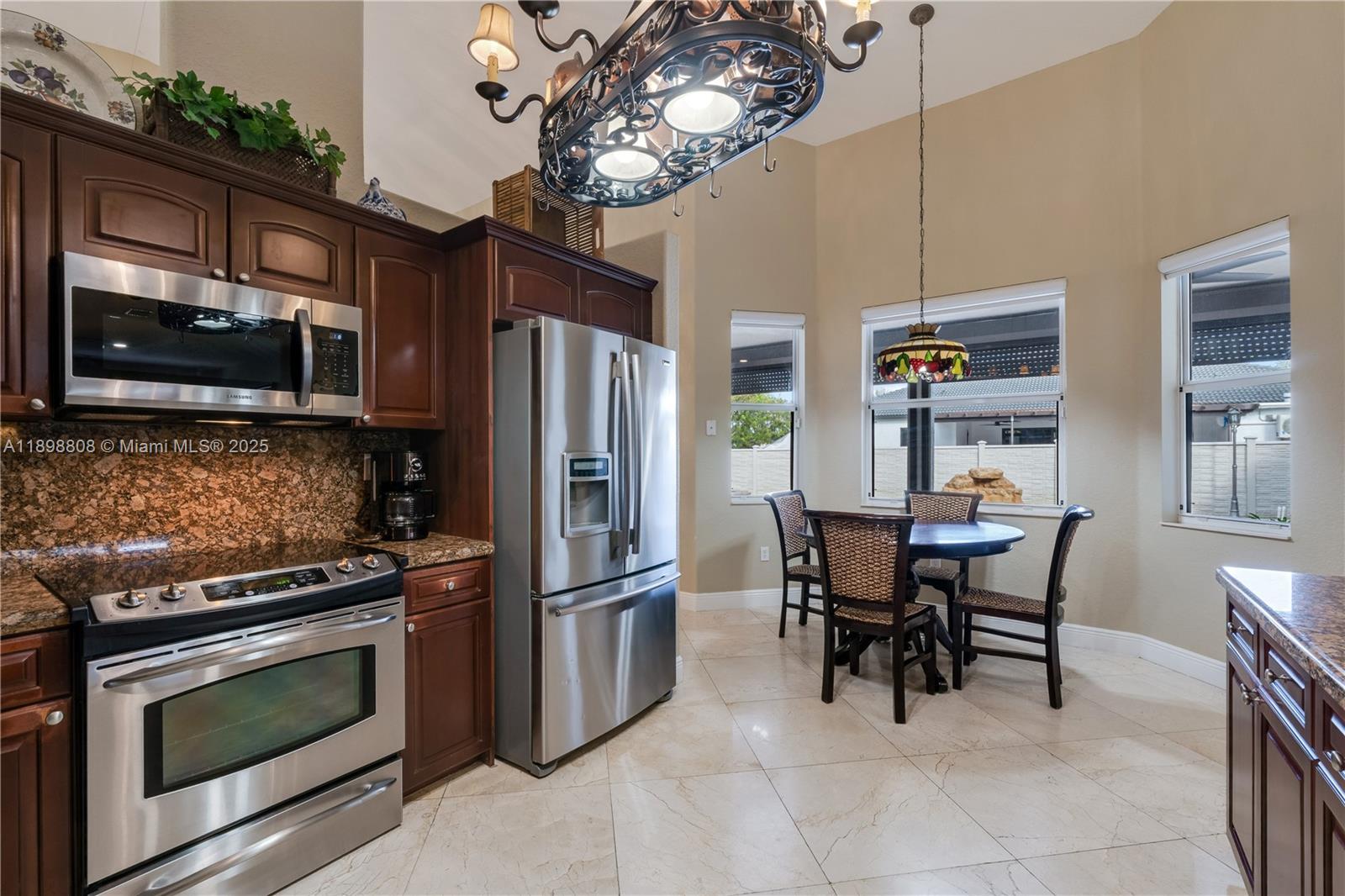 MUSTANG RANCHES - Residential