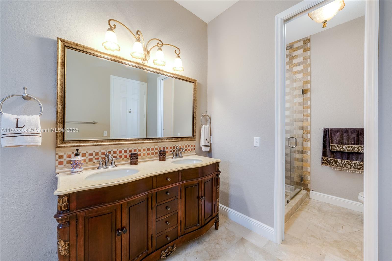 MUSTANG RANCHES - Residential