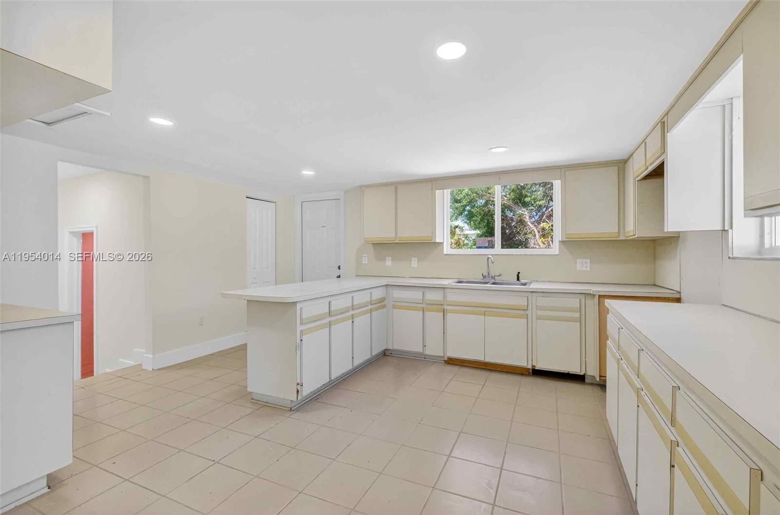 TREASURE ISLAND - Residential