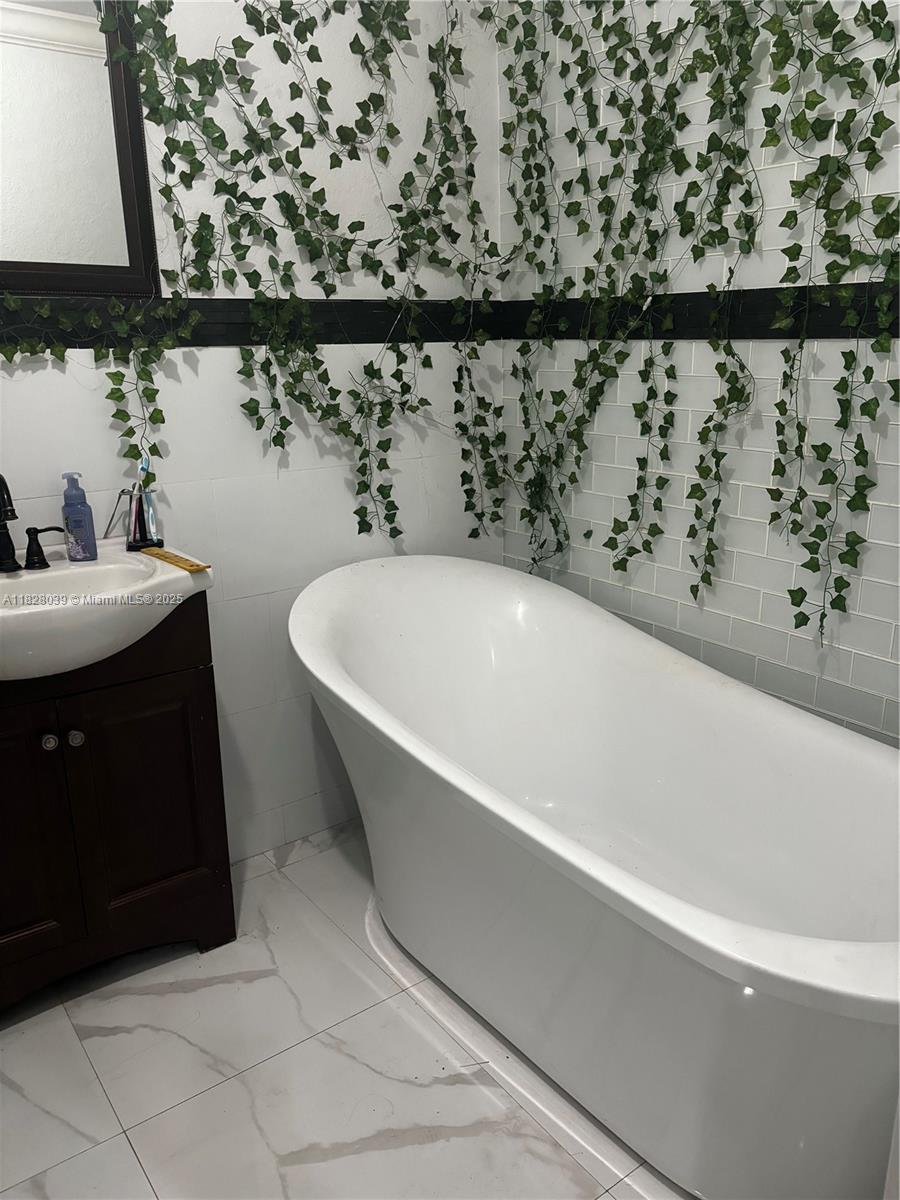 MEADOW WOOD MANOR SEC 3 - Residential