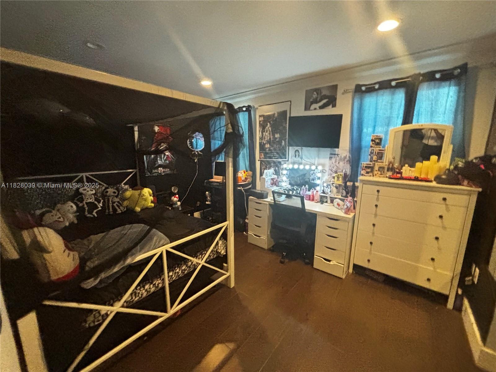 MEADOW WOOD MANOR SEC 3 - Residential