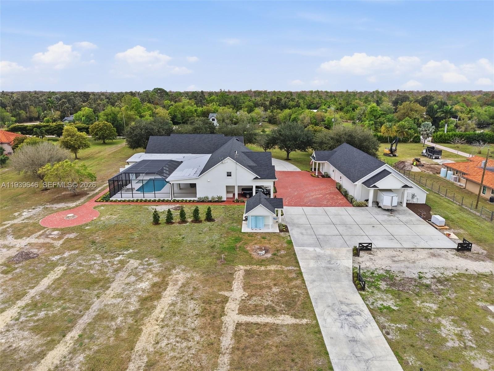 COLONIAL FARMS - Residential