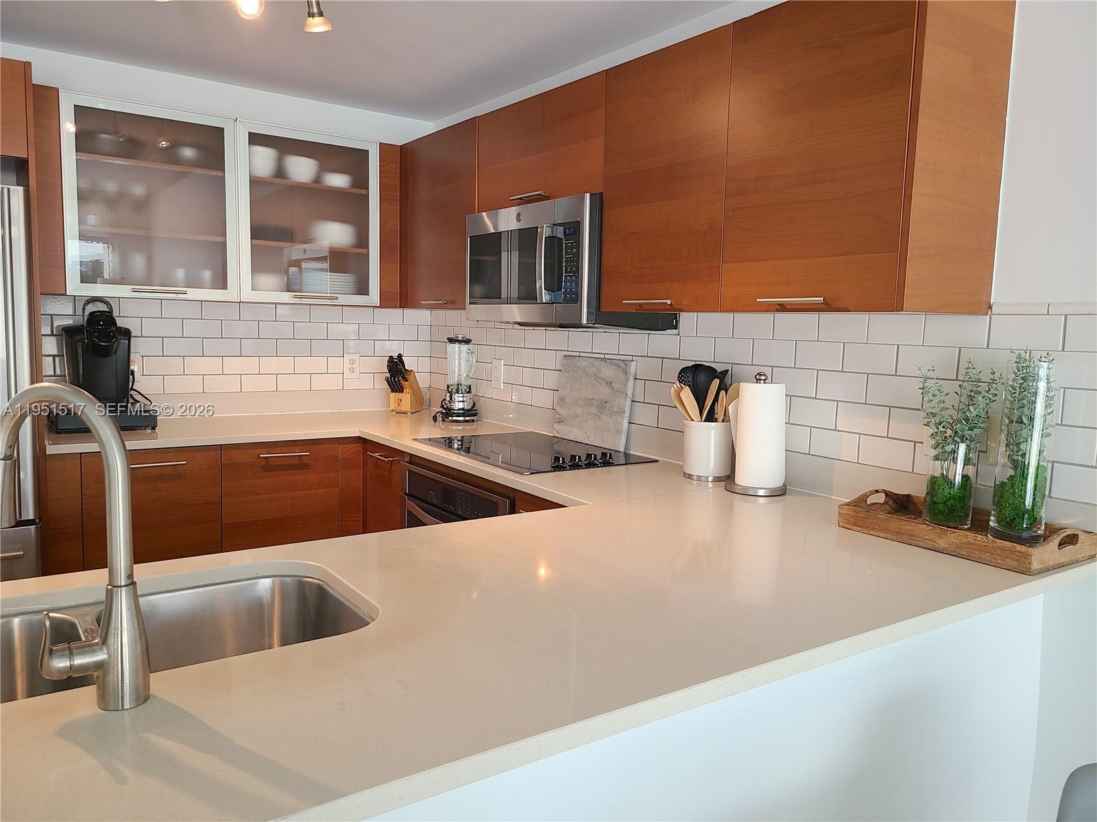 MIDBLOCK MIAMI CONDO - Residential