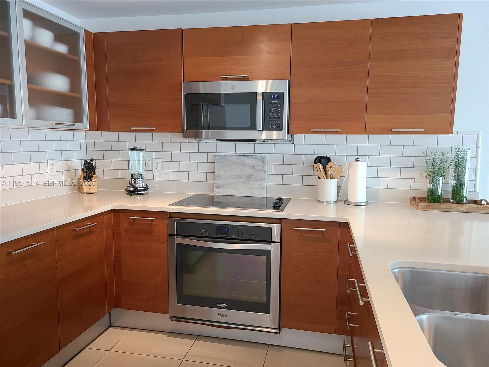 MIDBLOCK MIAMI CONDO - Residential