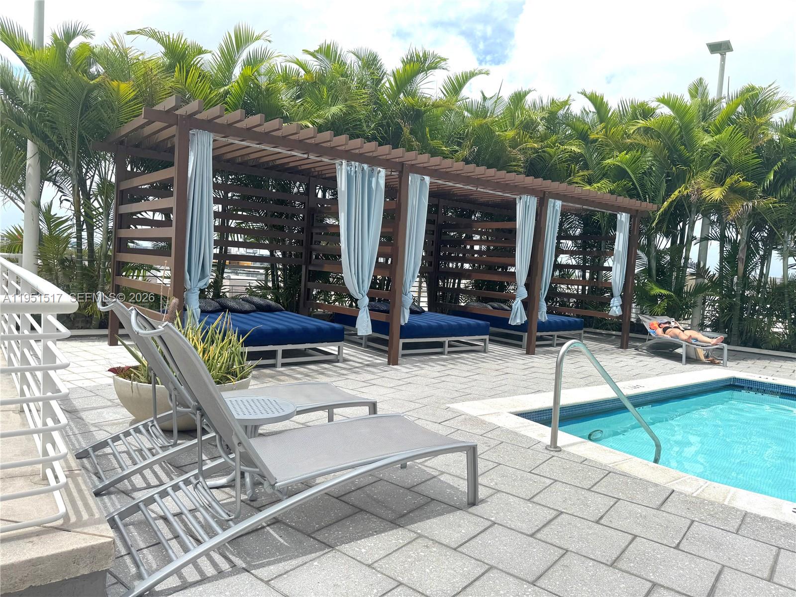MIDBLOCK MIAMI CONDO - Residential