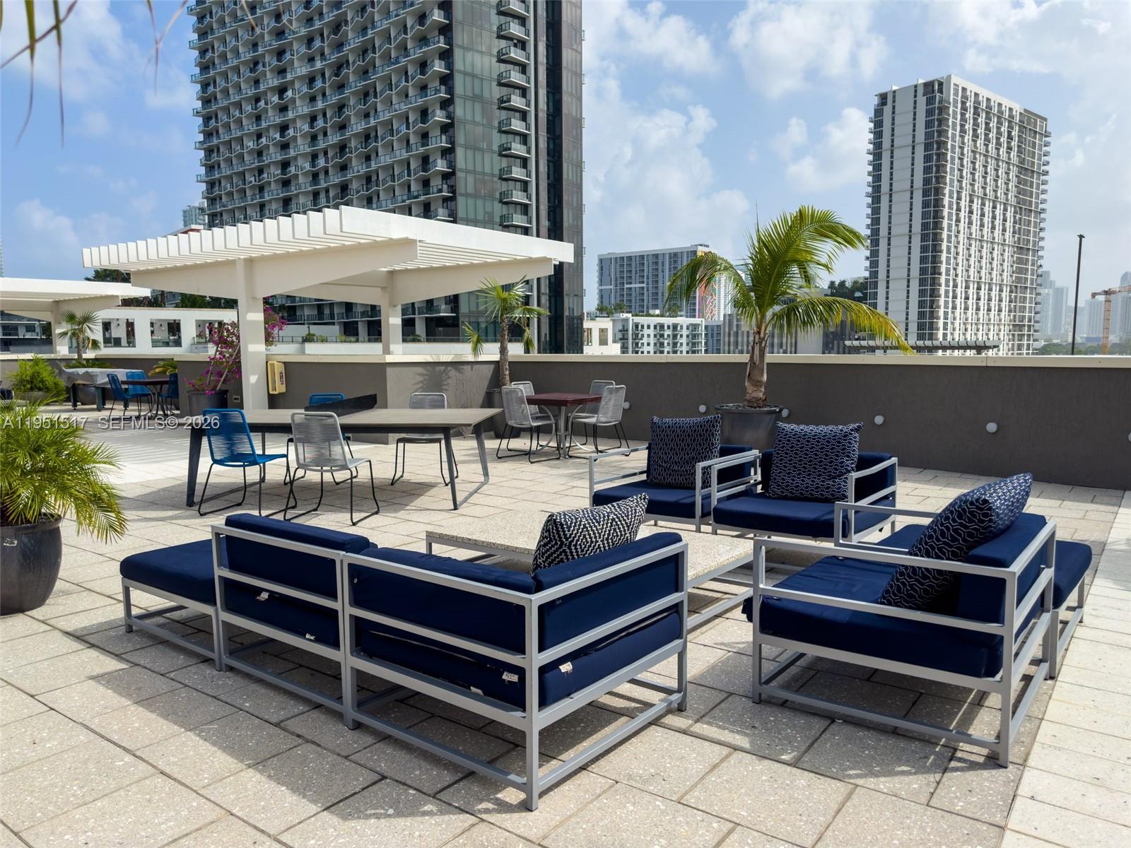 MIDBLOCK MIAMI CONDO - Residential