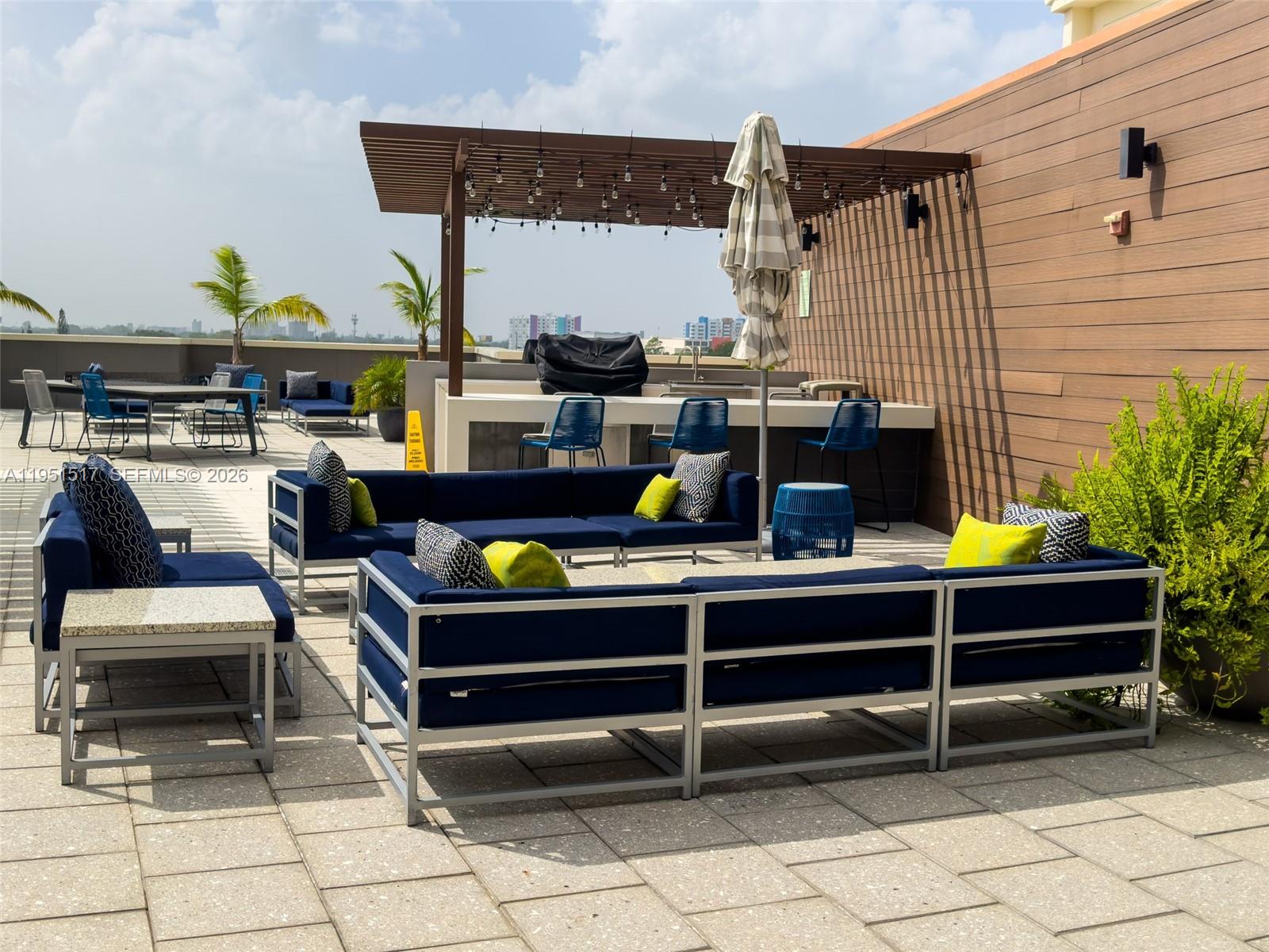 MIDBLOCK MIAMI CONDO - Residential