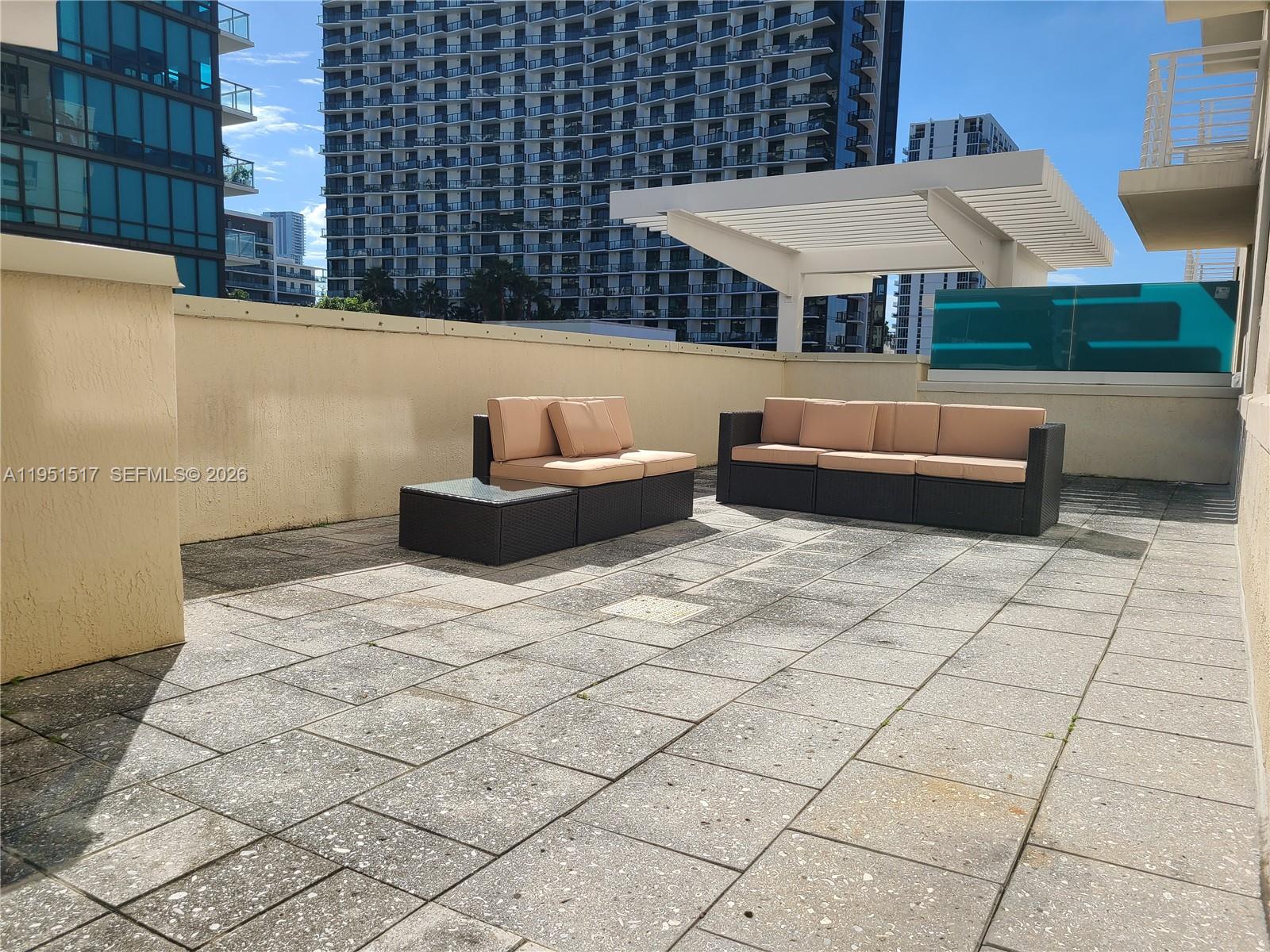 MIDBLOCK MIAMI CONDO - Residential