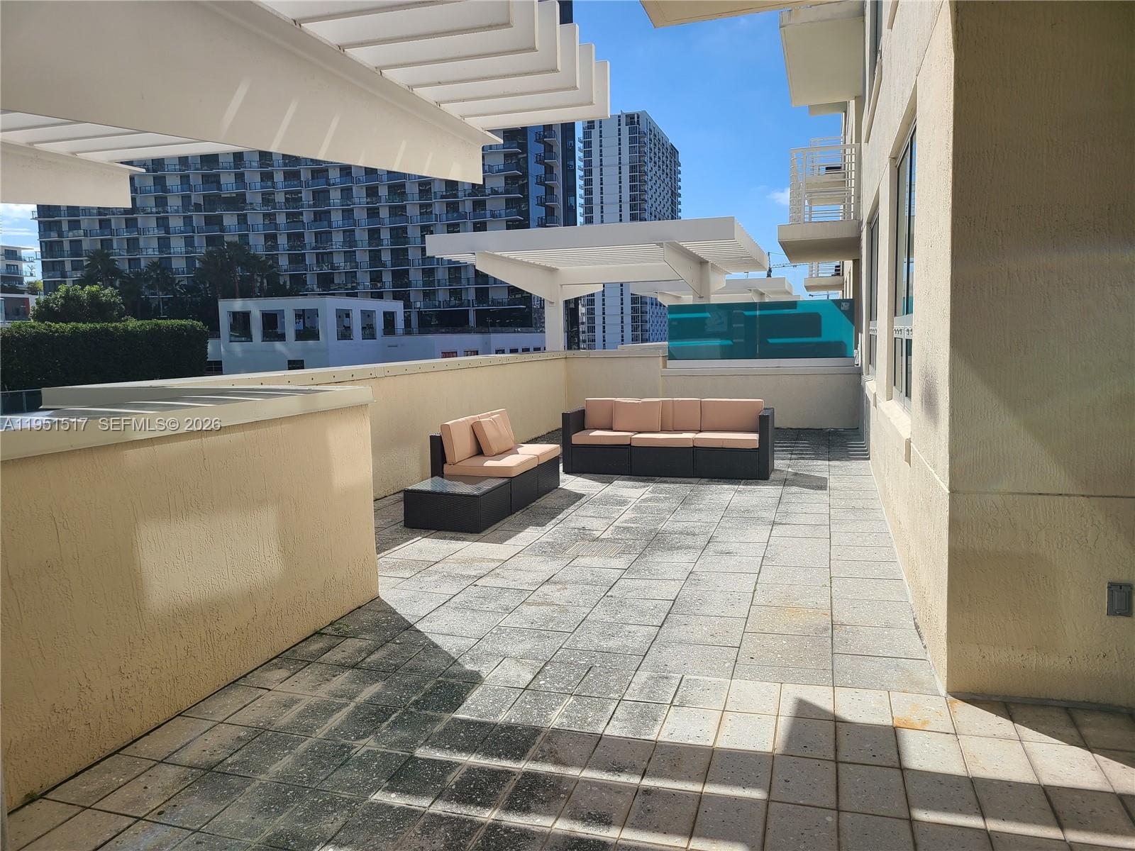 MIDBLOCK MIAMI CONDO - Residential
