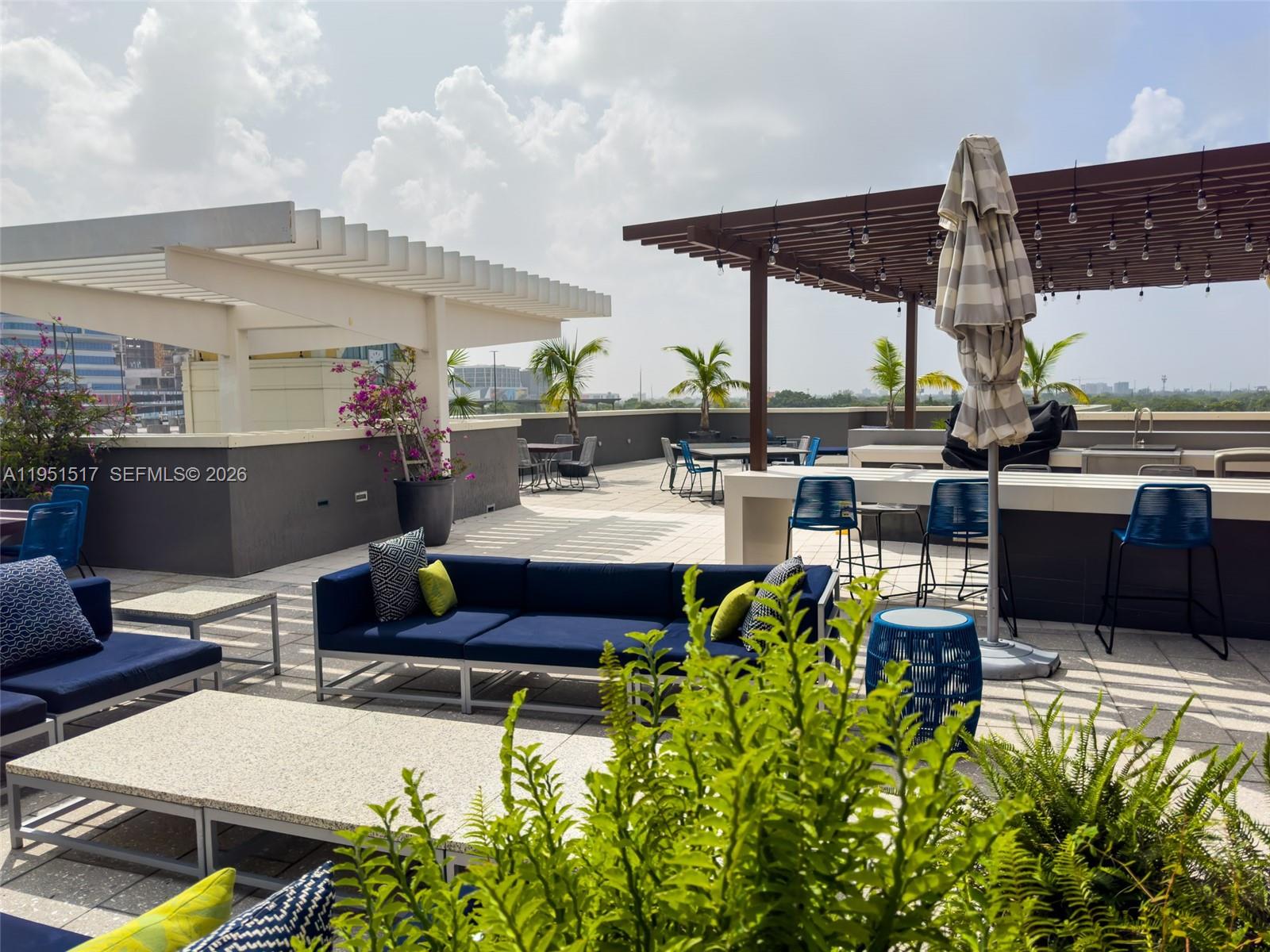 MIDBLOCK MIAMI CONDO - Residential