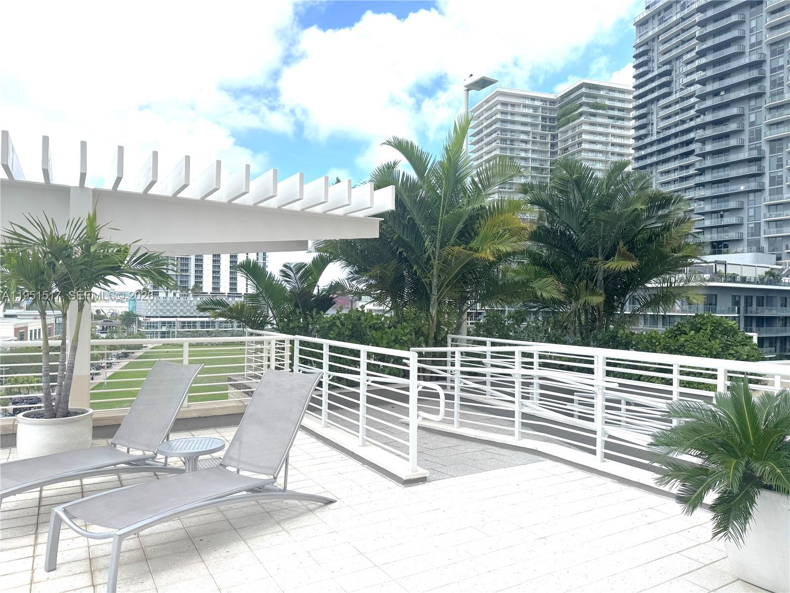 MIDBLOCK MIAMI CONDO - Residential