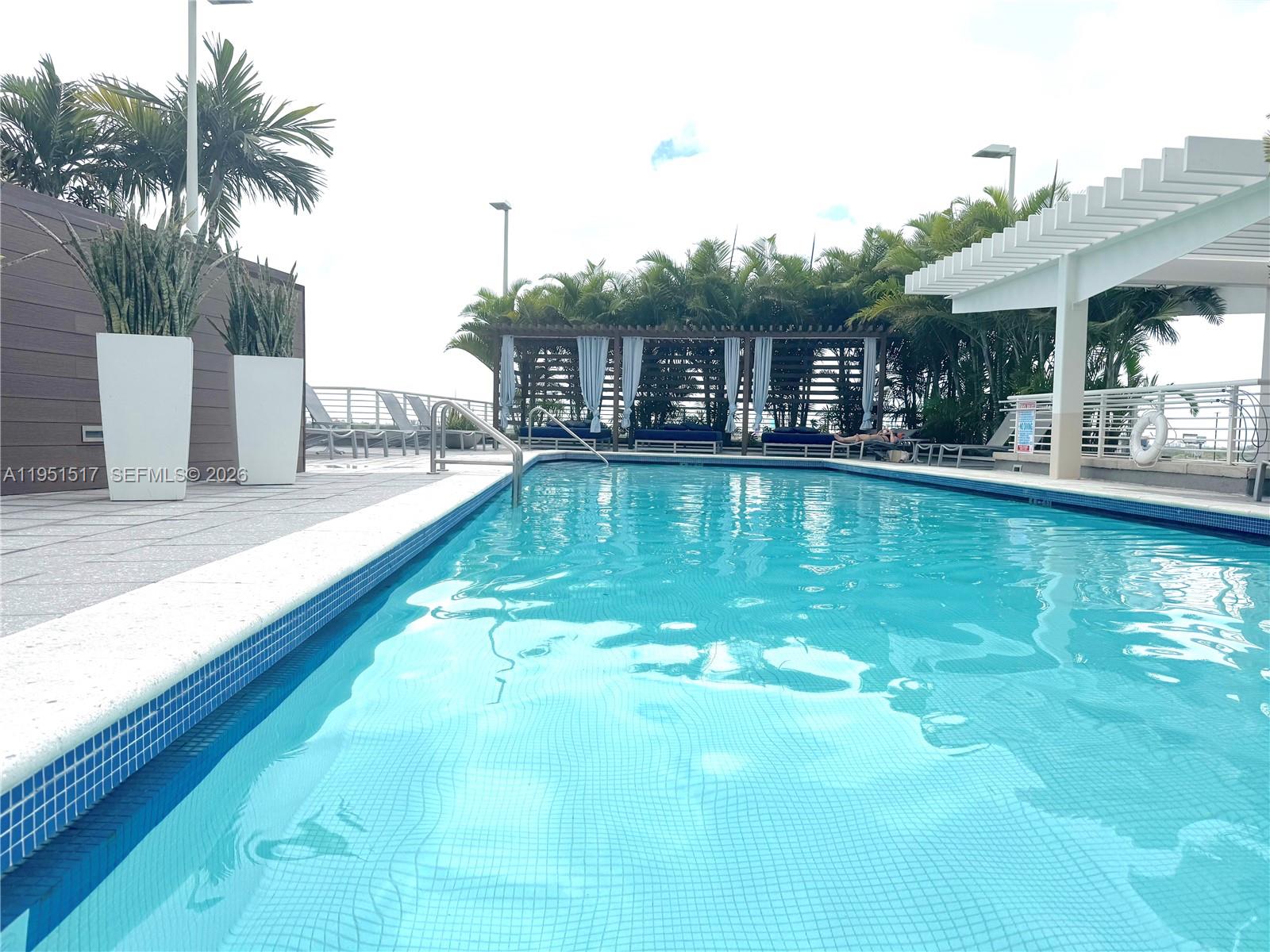 MIDBLOCK MIAMI CONDO - Residential