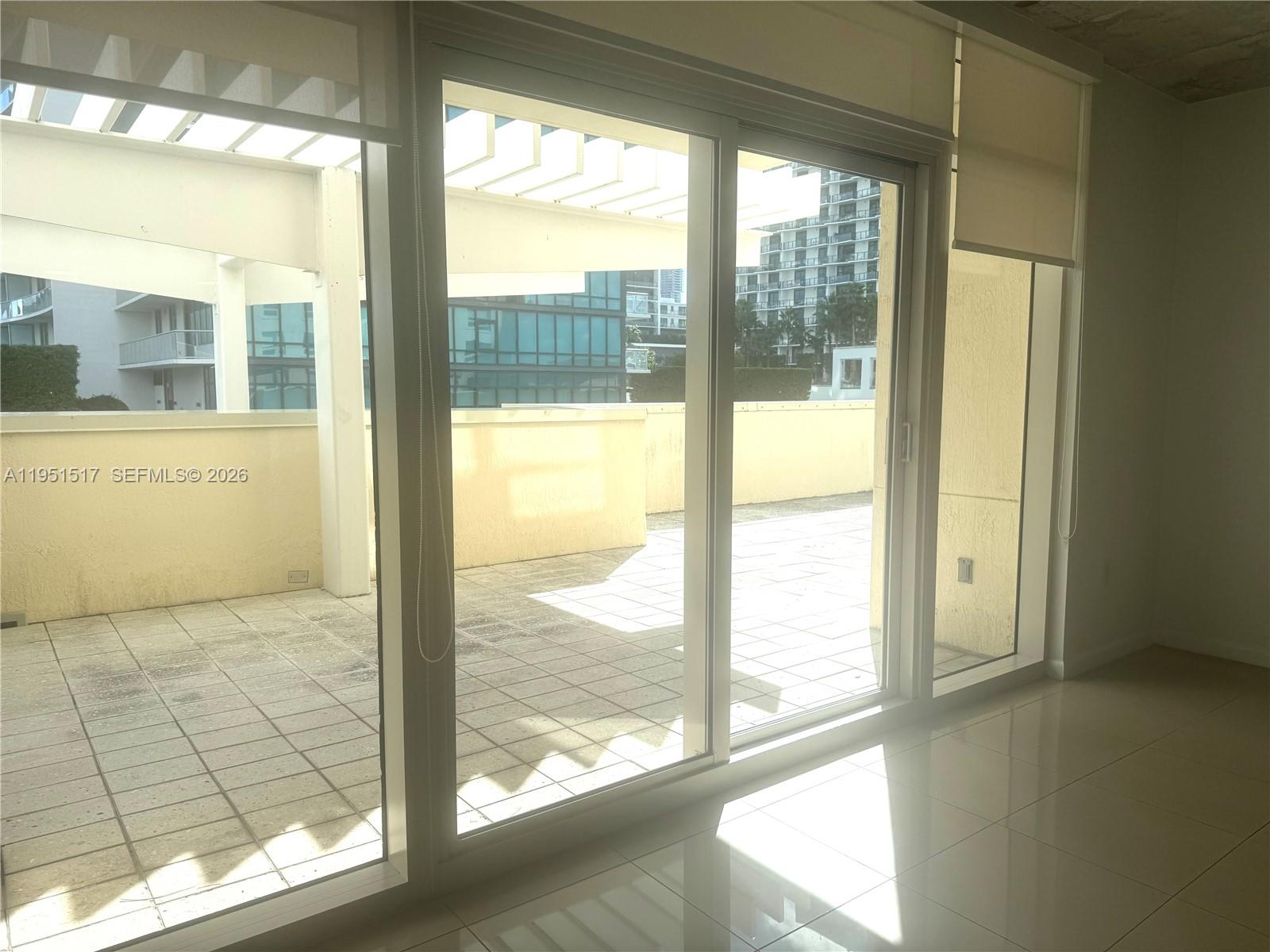 MIDBLOCK MIAMI CONDO - Residential