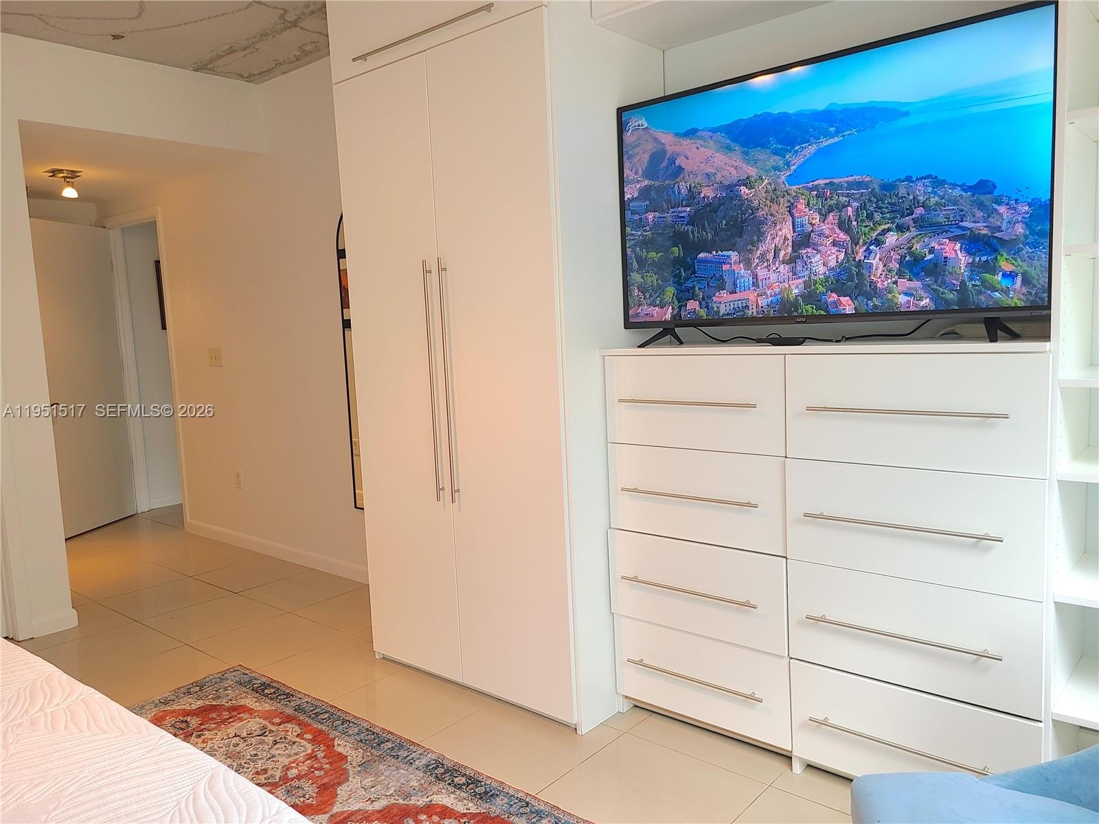 MIDBLOCK MIAMI CONDO - Residential