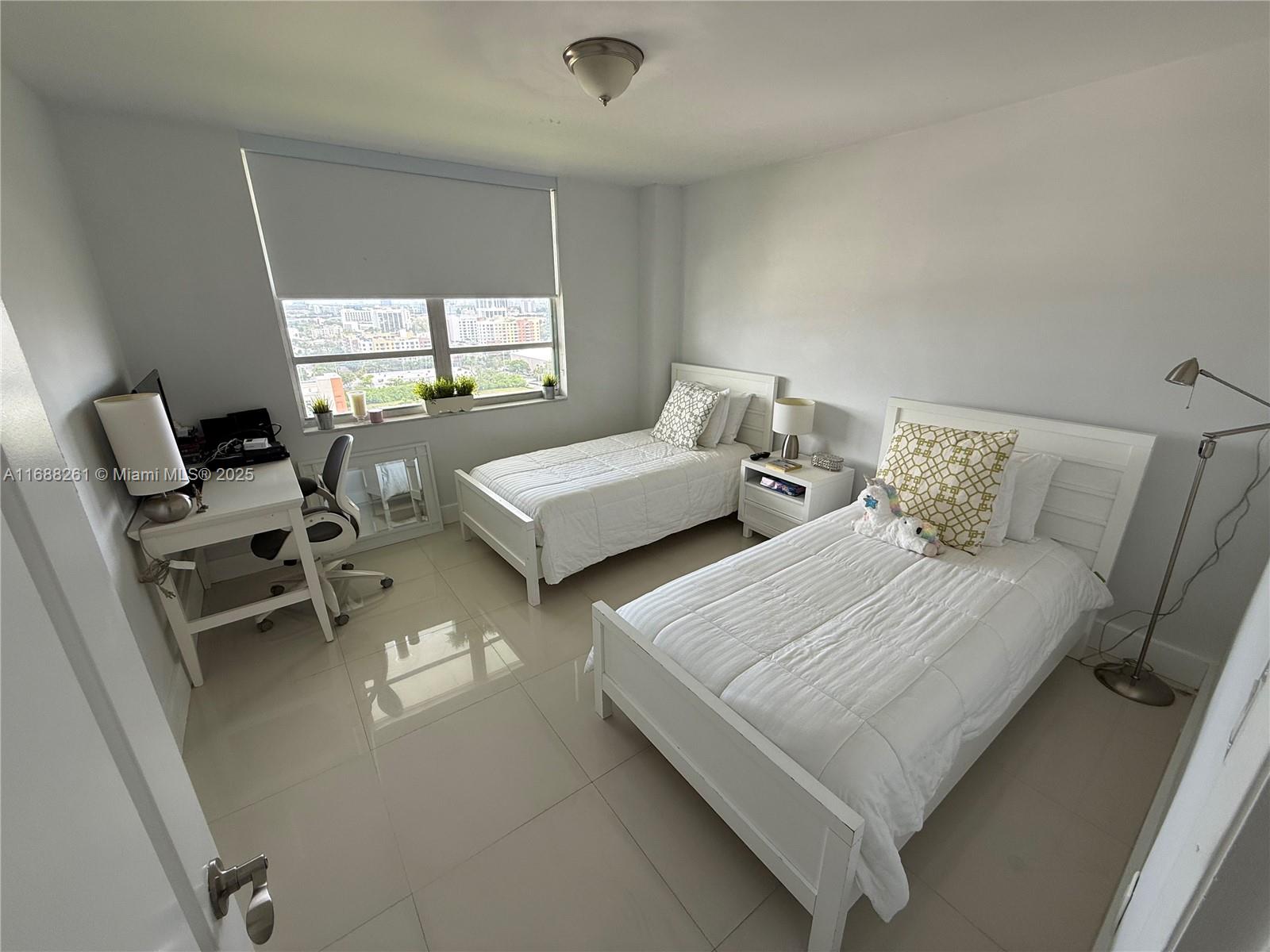 COMMODORE PLAZA CONDO - Residential