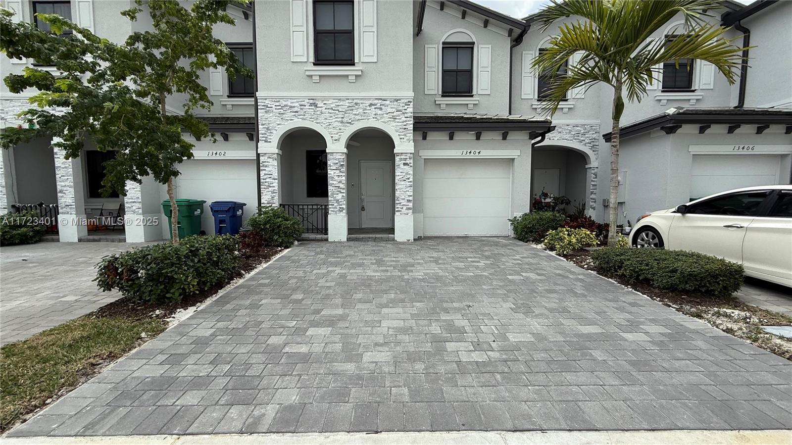 Rental Property at 13404 Sw 286th St 13404, Homestead, Miami-Dade County, Florida - Bedrooms: 3 
Bathrooms: 3  - $2,850 MO.