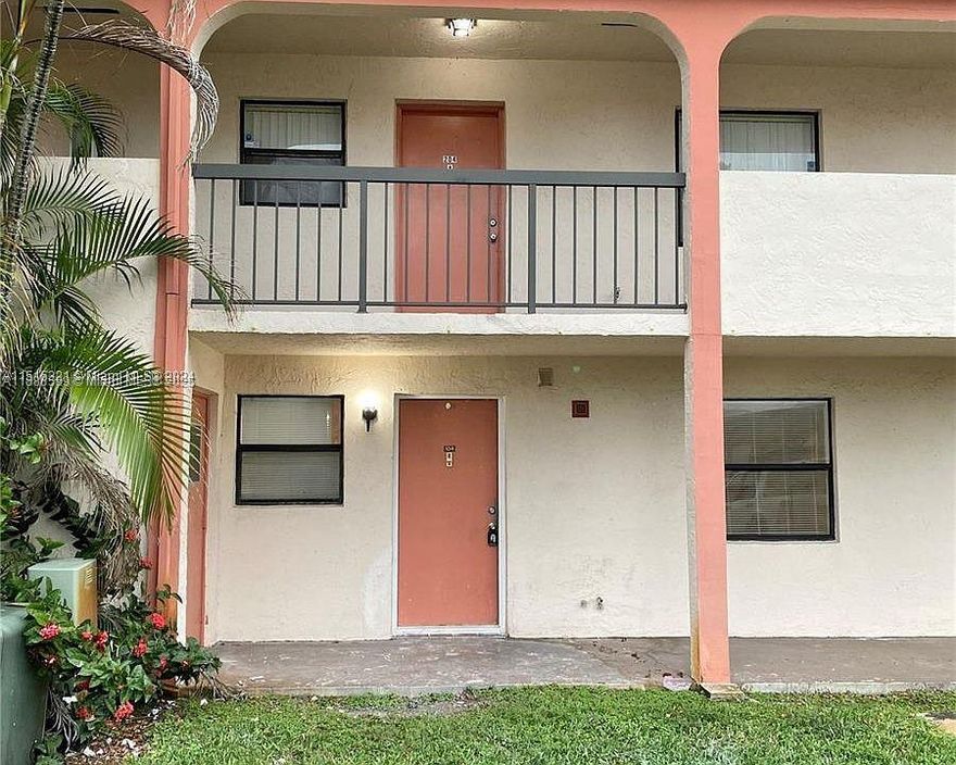 Beautifully Renovated Apartment for Rent
Step into this beautifully updated apartment featuring a brand-new kitchen with modern finishes, pristine bathrooms, and tile flooring in the main living areas. The bedrooms boast laminate flooring for a warm,. Enjoy the convenience of having a washer and dryer inside the unit, as well as a private balcony perfect for relaxing or entertaining. The layout offers excellent distribution of space, Don't miss out on this move-in-ready gem!