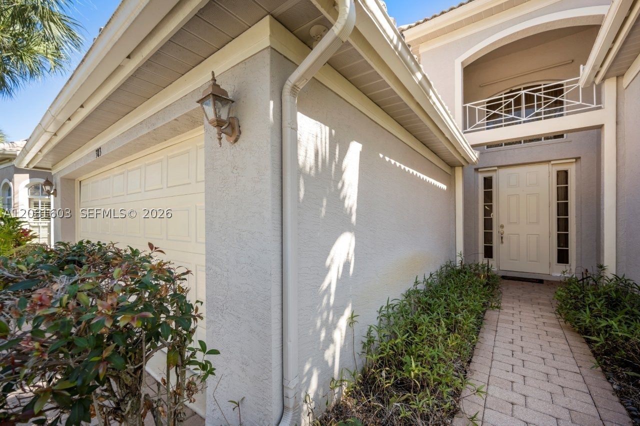 303 NW Somerset Cir