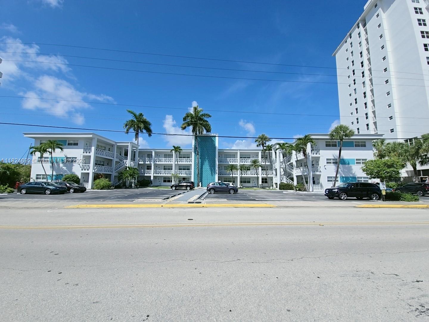 419 Golden Isles Dr 105