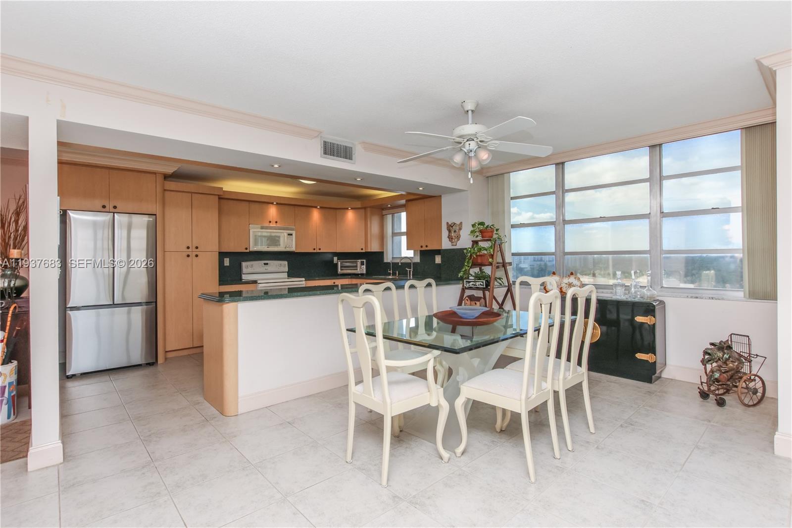 2780 NE 183rd St 901