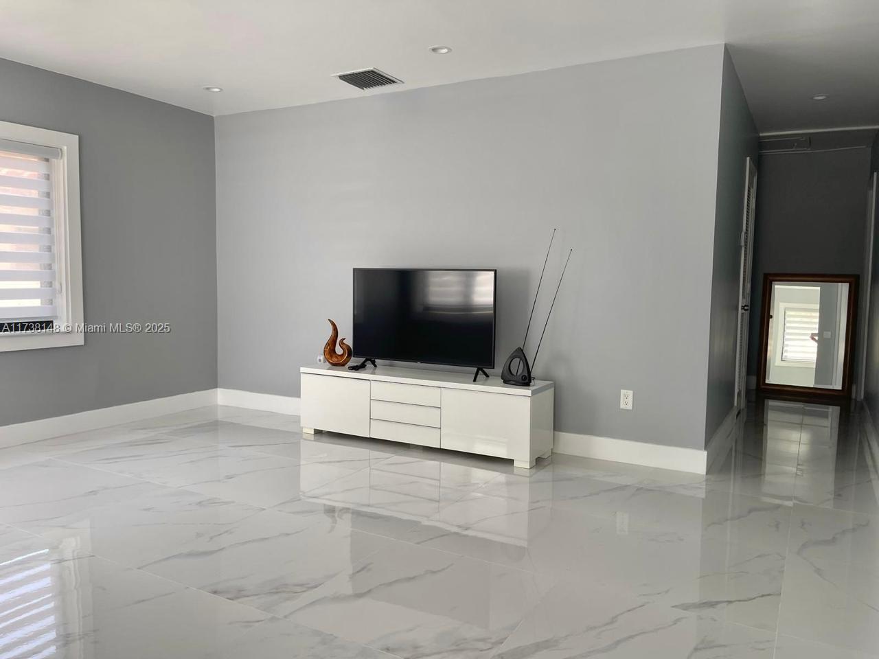 256 PALMETTO DR