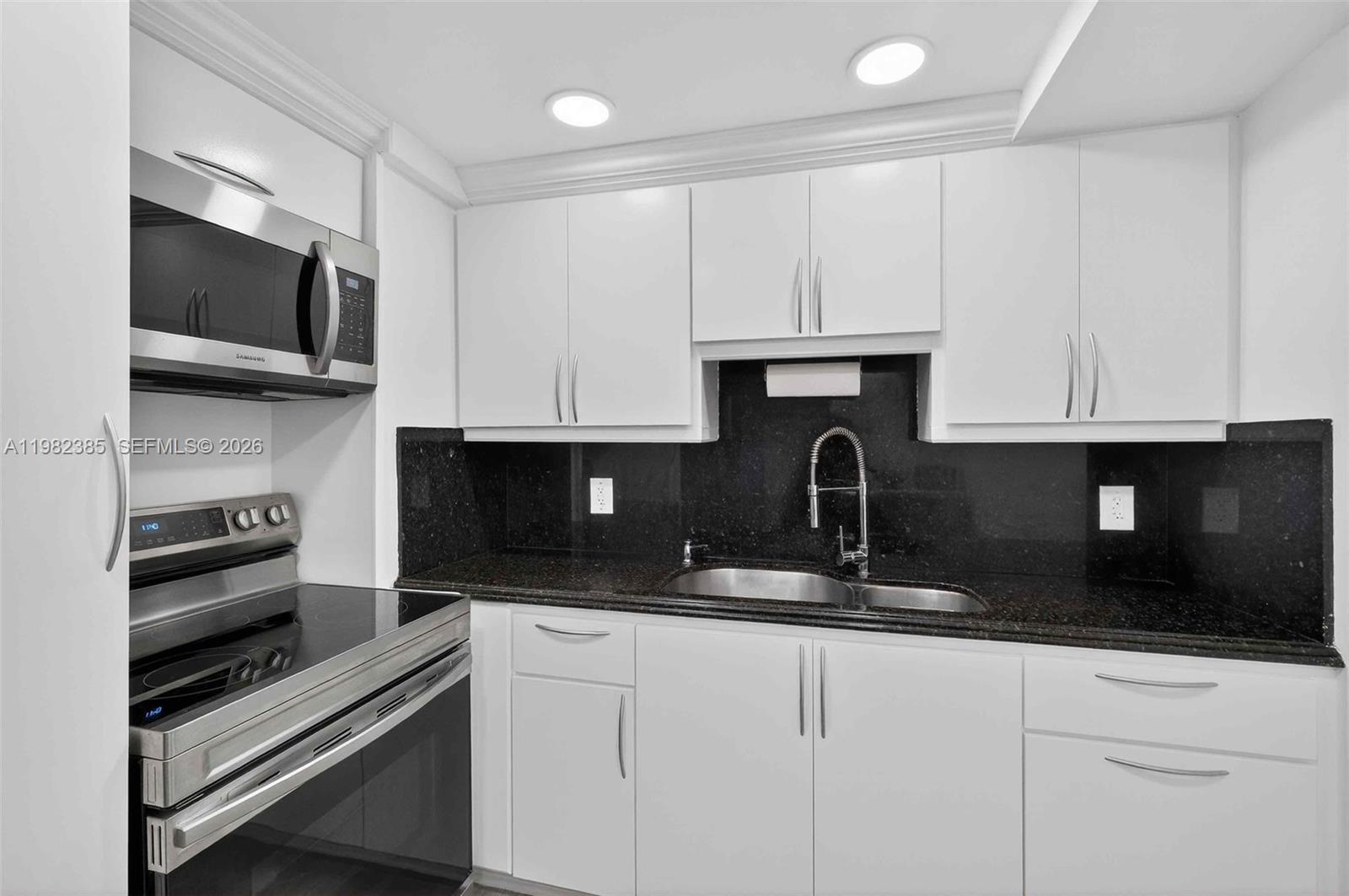 MIRASOL OCEAN TOWERS COND - Residential